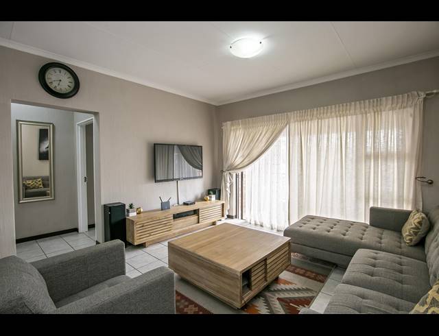 2 BEDROOM APARTMENT FOR SALE IN WILGEHEUWEL